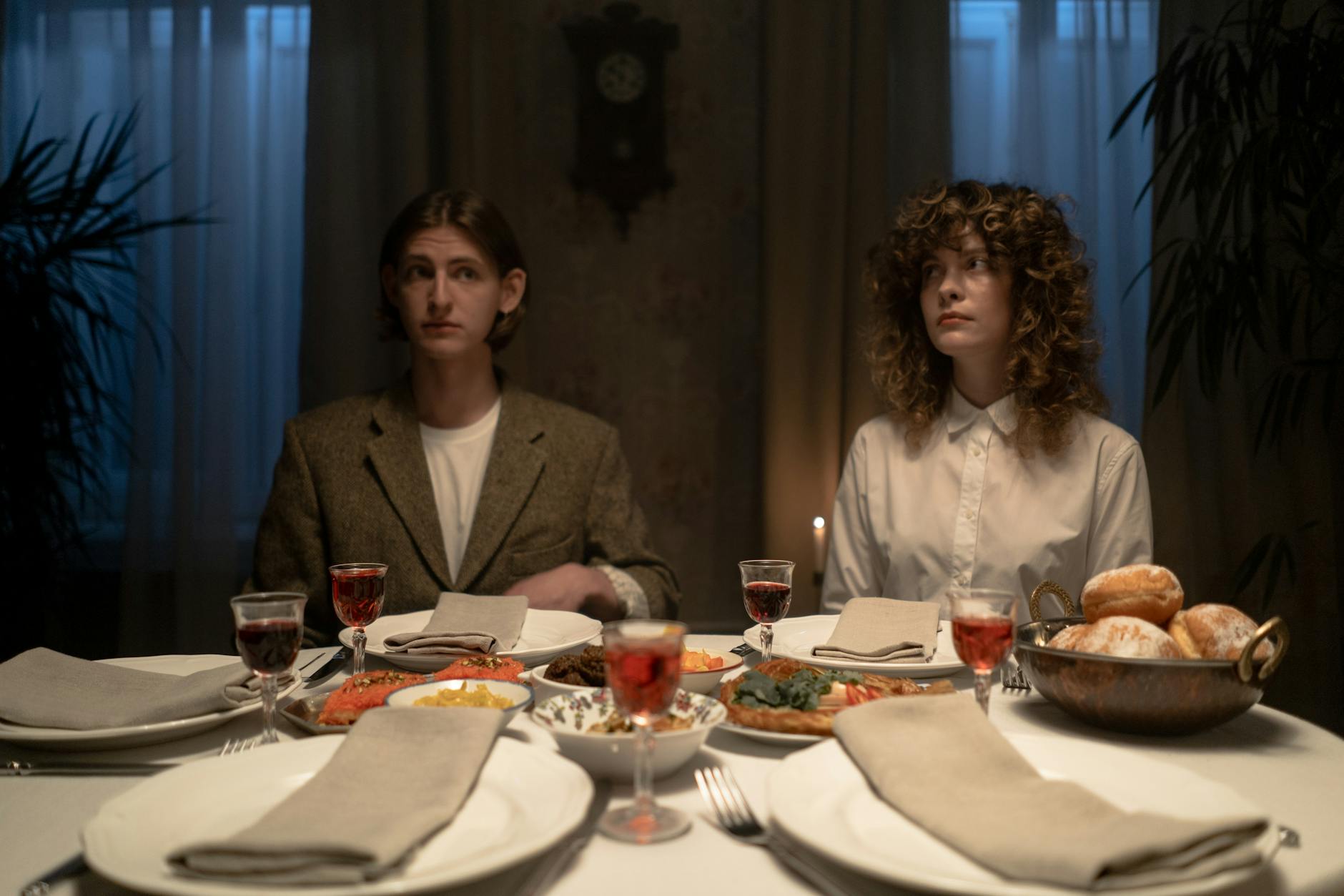 Dinner with Friends? The Etiquette and Math of Splitting Tabs Gracefully — Complete Guide